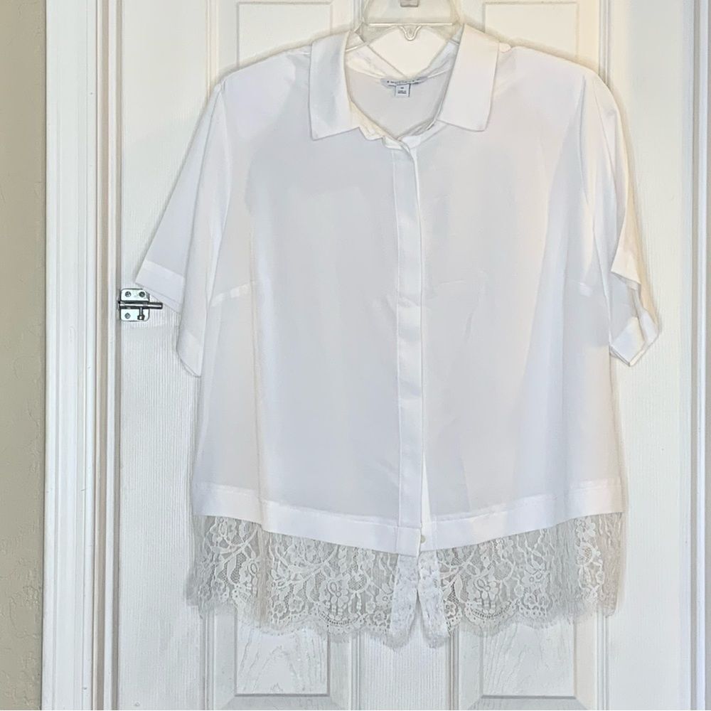 Boutique White Button Down Shirt Lace Trim Bottom Size 1X Shoulder Pads